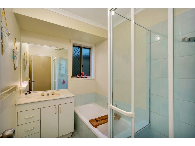 28 Pinevale Drive, Oxenford QLD 4210