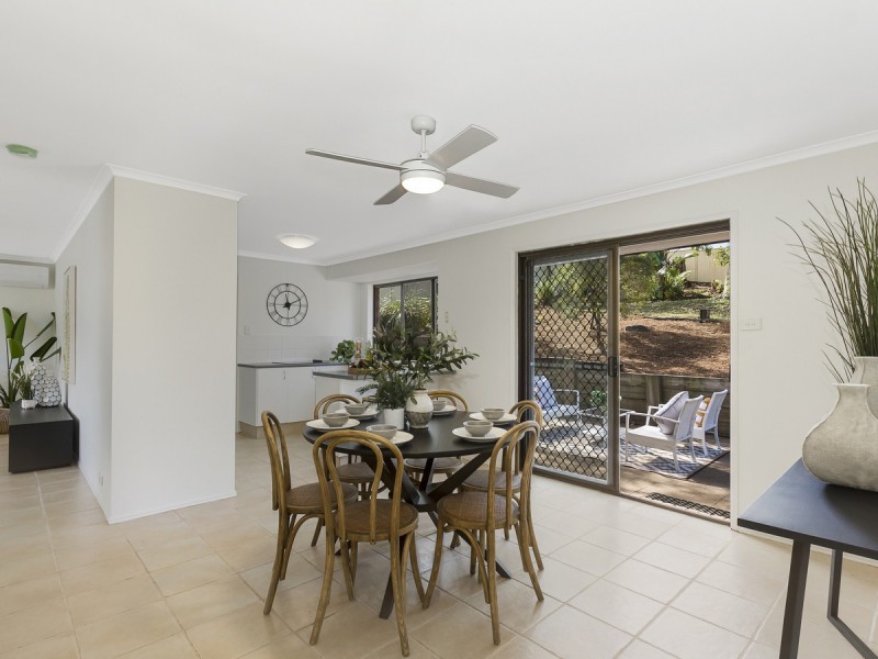 8 Armidale Crescent, Helensvale QLD 4212