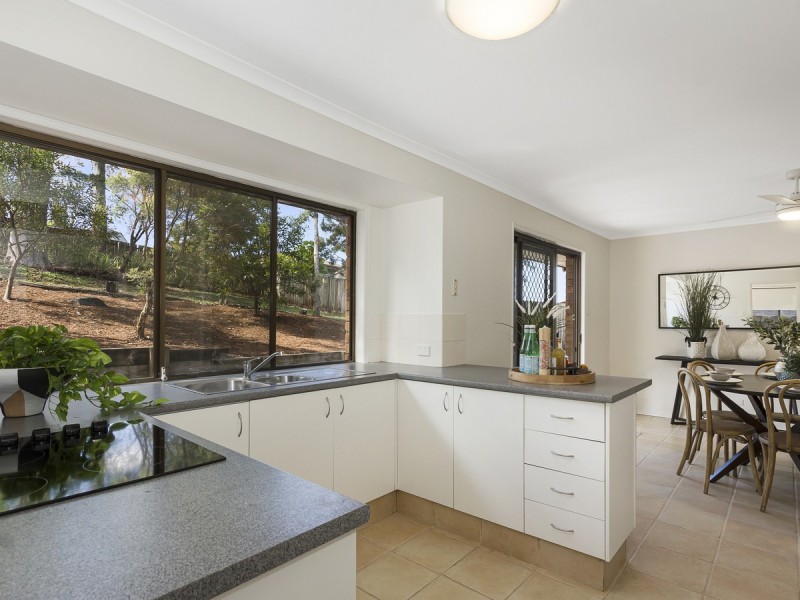 8 Armidale Crescent, Helensvale QLD 4212