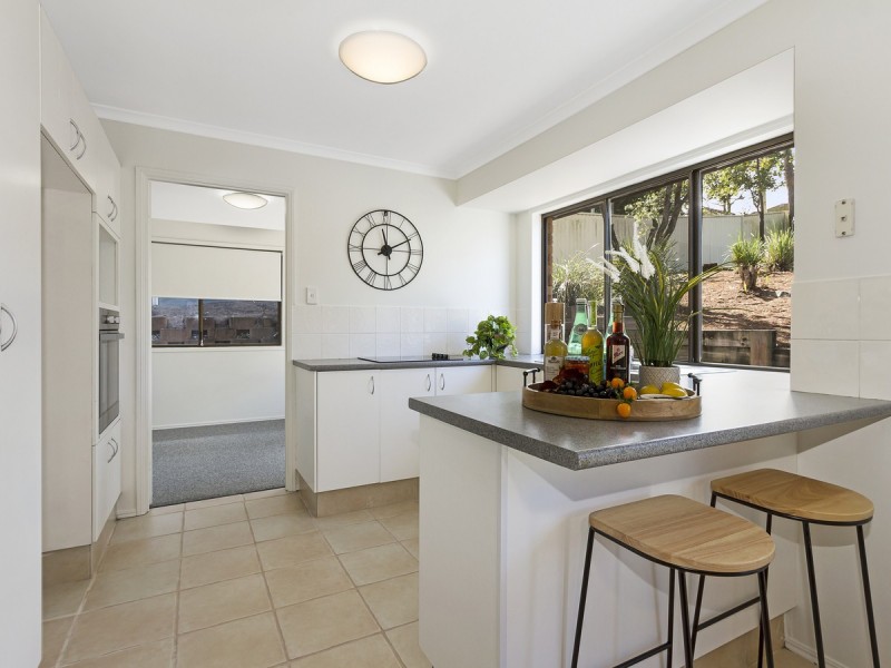 8 Armidale Crescent, Helensvale QLD 4212