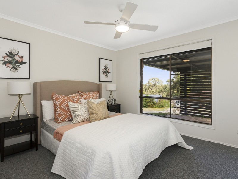 8 Armidale Crescent, Helensvale QLD 4212