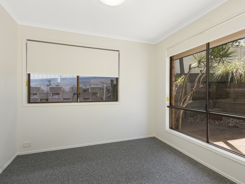 8 Armidale Crescent, Helensvale QLD 4212