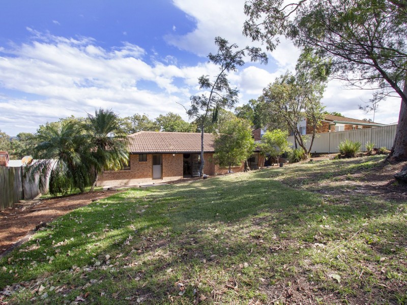8 Armidale Crescent, Helensvale QLD 4212