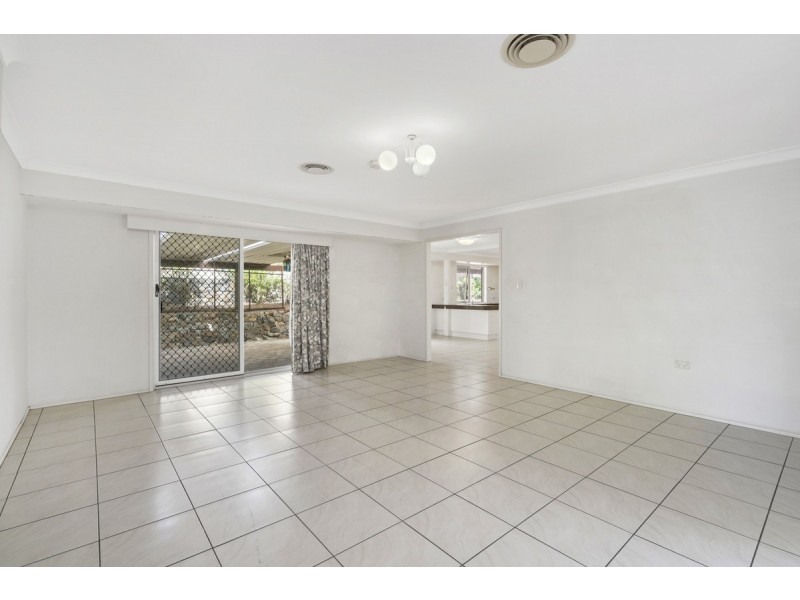 1 Dubbo Court, Helensvale QLD 4212