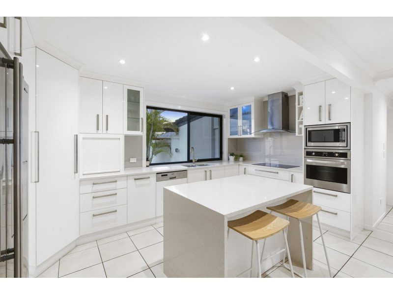 6 Gregory Drive, Carrara QLD 4211