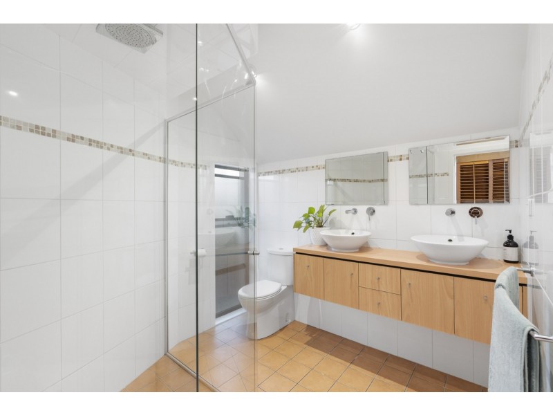 6 Gregory Drive, Carrara QLD 4211