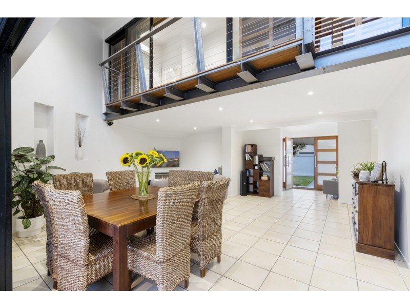 6 Gregory Drive, Carrara QLD 4211