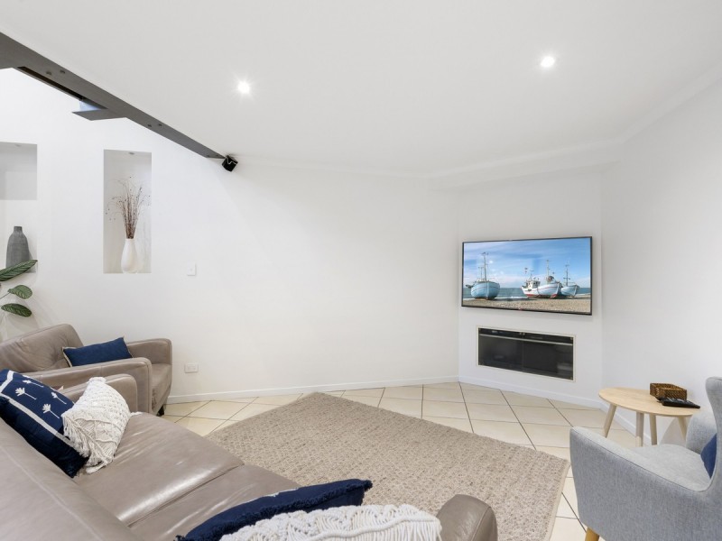6 Gregory Drive, Carrara QLD 4211