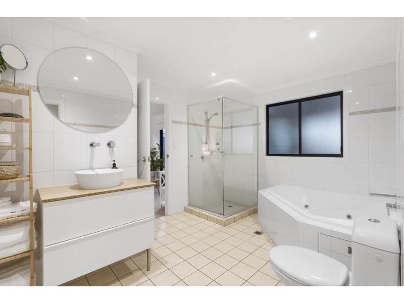 6 Gregory Drive, Carrara QLD 4211