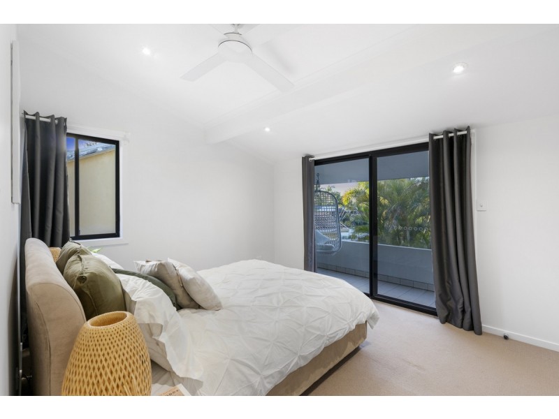 6 Gregory Drive, Carrara QLD 4211
