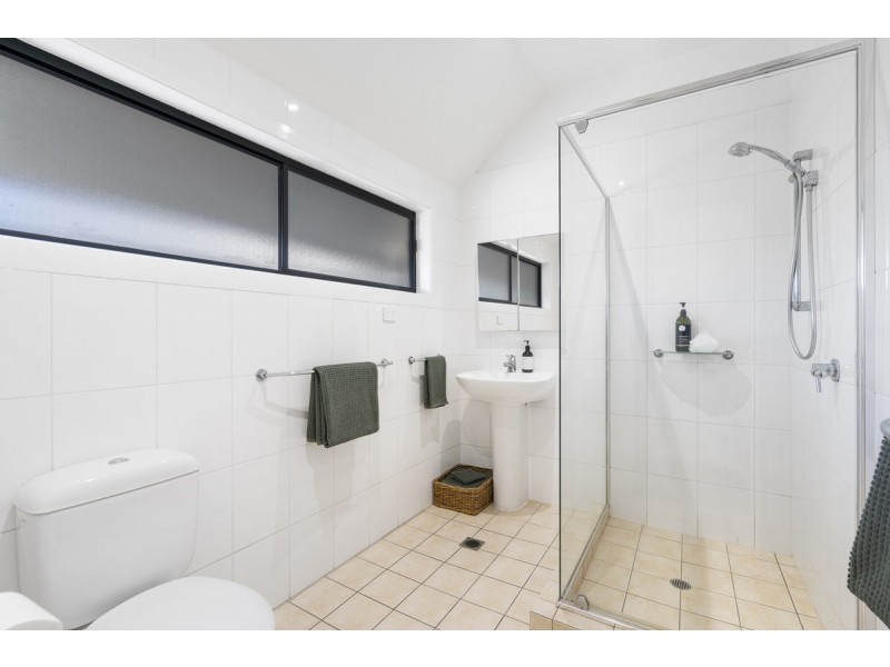 6 Gregory Drive, Carrara QLD 4211