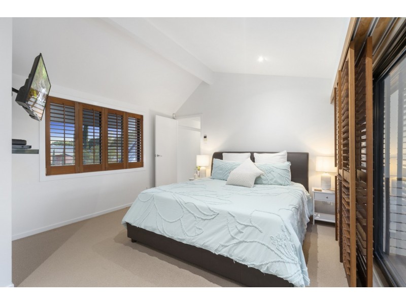 6 Gregory Drive, Carrara QLD 4211