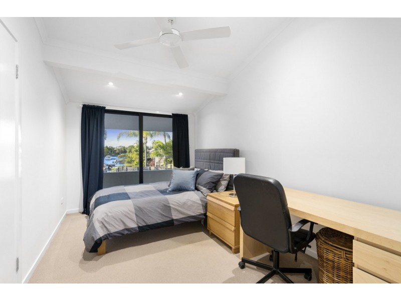 6 Gregory Drive, Carrara QLD 4211
