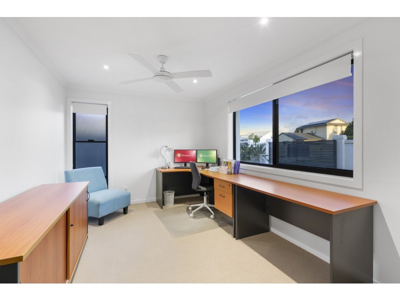 6 Gregory Drive, Carrara QLD 4211
