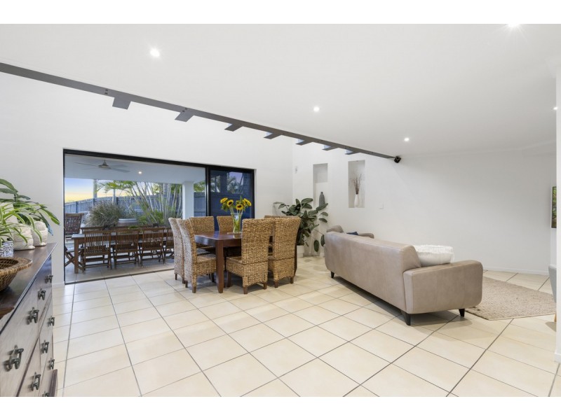 6 Gregory Drive, Carrara QLD 4211