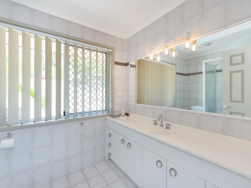 31 Edgeworth Place, Helensvale QLD 4212