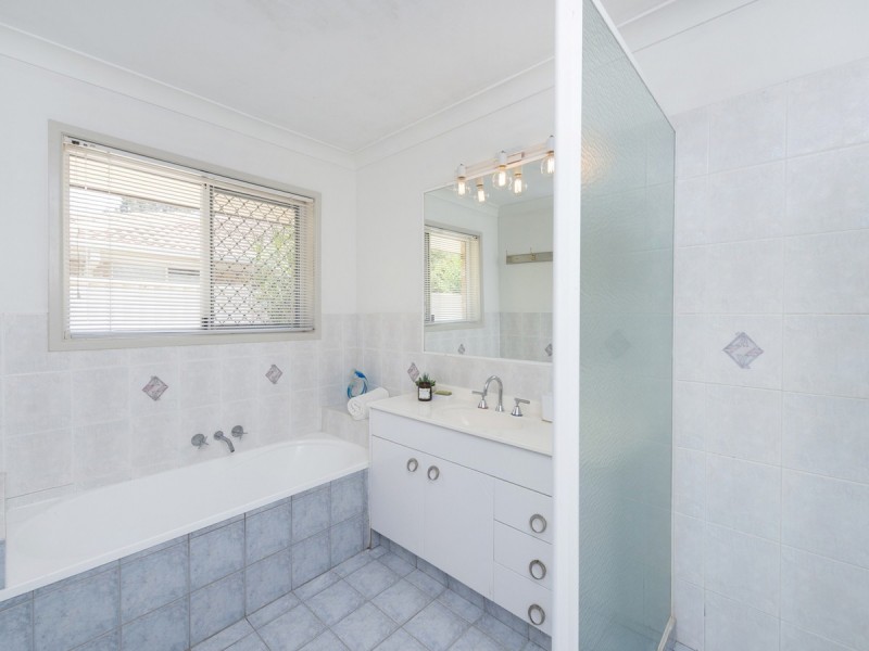 31 Edgeworth Place, Helensvale QLD 4212