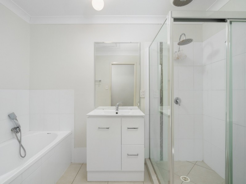 1/1 Jardine Street, Pacific Pines QLD 4211