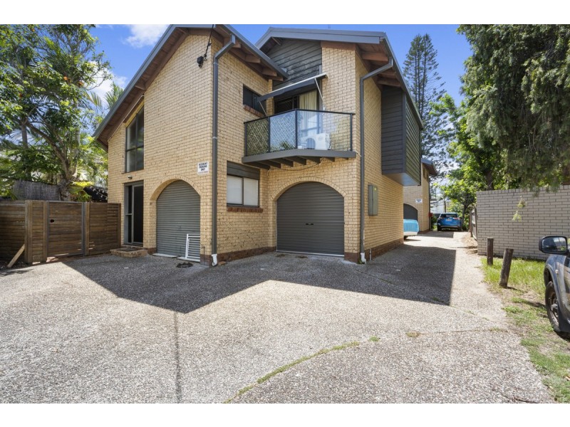 2/11 Orvieto Avenue, Mermaid Waters QLD 4218