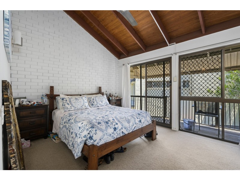 2/11 Orvieto Avenue, Mermaid Waters QLD 4218