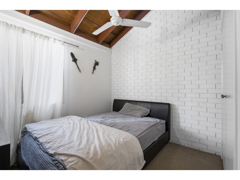 2/11 Orvieto Avenue, Mermaid Waters QLD 4218