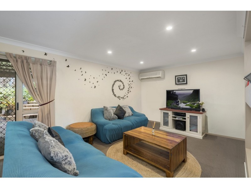 8 Polynesia Avenue, Pacific Pines QLD 4211