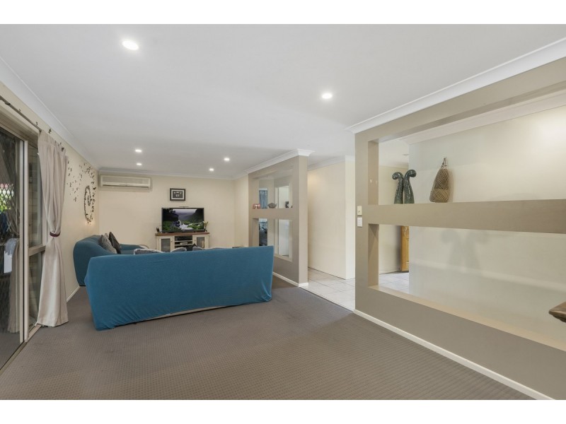 8 Polynesia Avenue, Pacific Pines QLD 4211