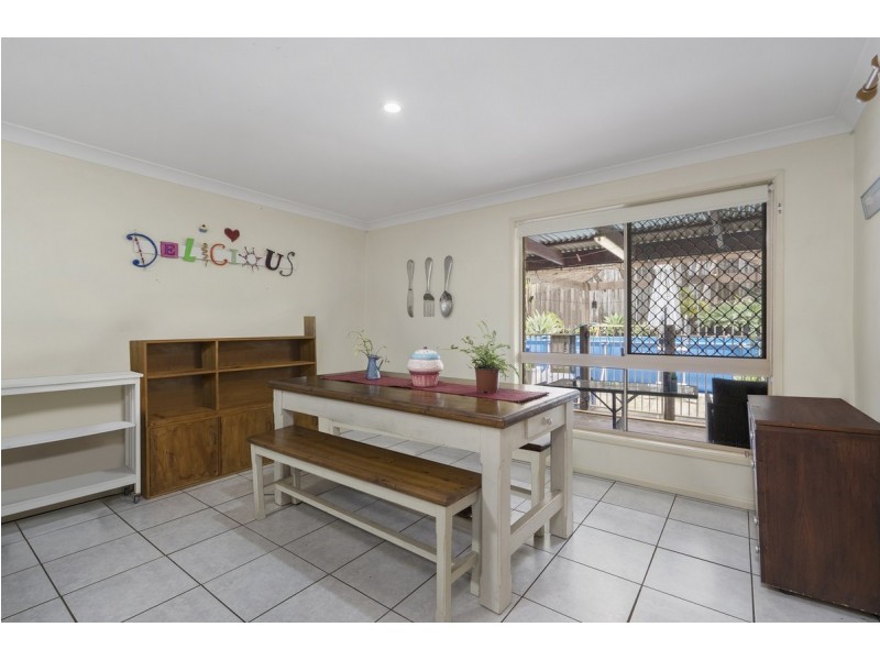 8 Polynesia Avenue, Pacific Pines QLD 4211