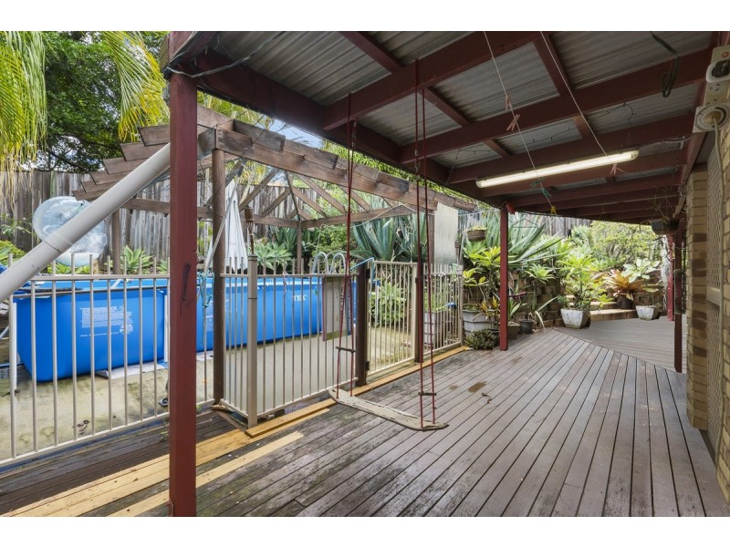 8 Polynesia Avenue, Pacific Pines QLD 4211