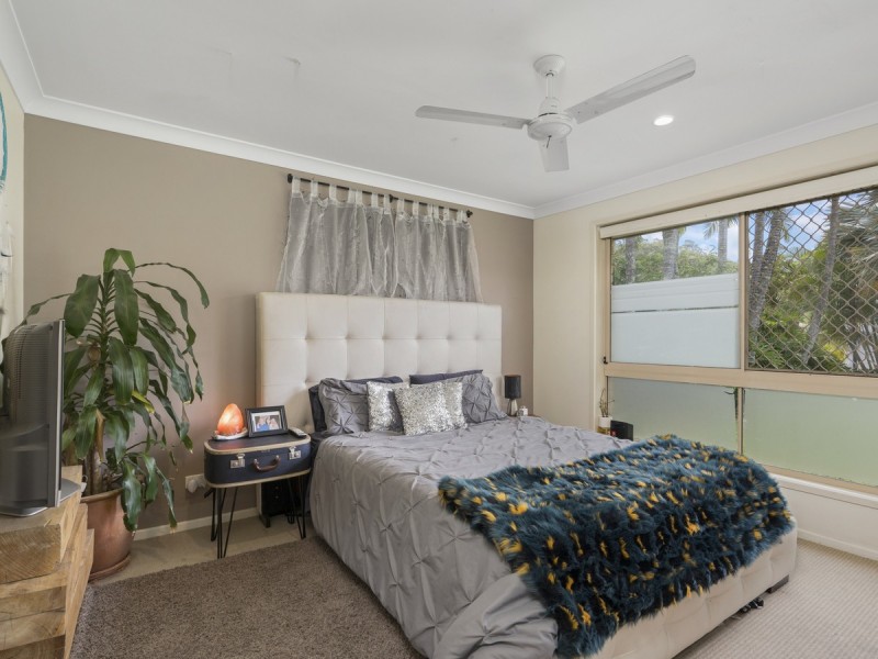 8 Polynesia Avenue, Pacific Pines QLD 4211