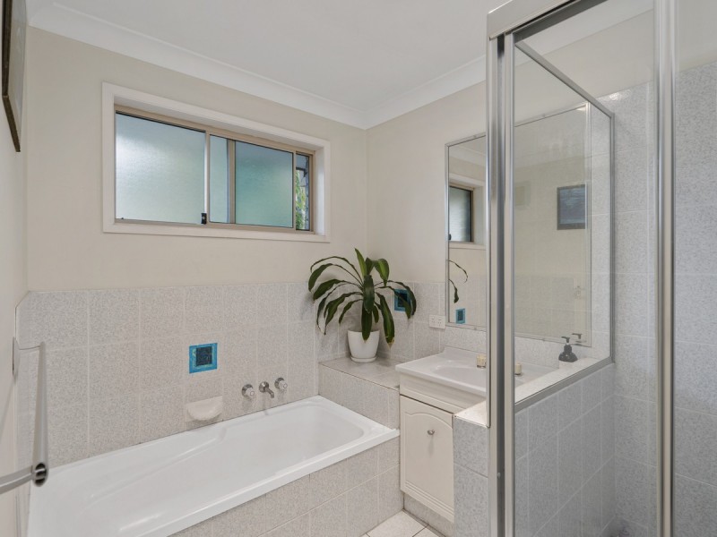 8 Polynesia Avenue, Pacific Pines QLD 4211