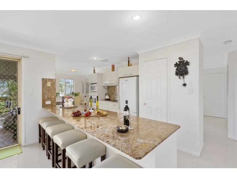 5 Motu Close, Pacific Pines QLD 4211