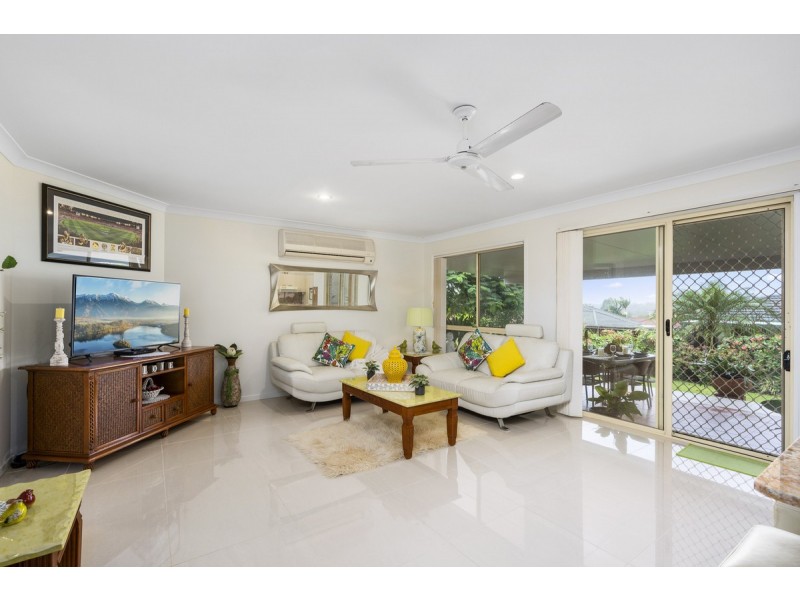 5 Motu Close, Pacific Pines QLD 4211
