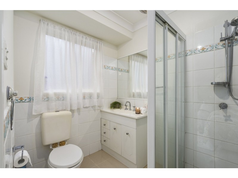 5 Motu Close, Pacific Pines QLD 4211