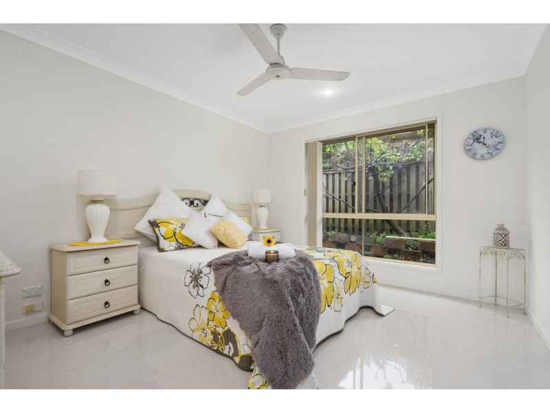 5 Motu Close, Pacific Pines QLD 4211