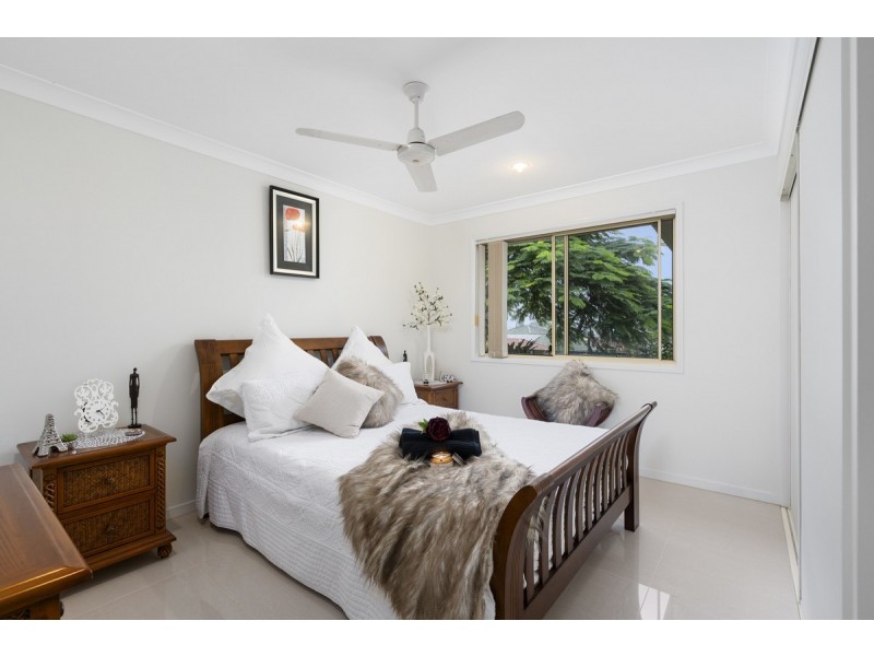 5 Motu Close, Pacific Pines QLD 4211