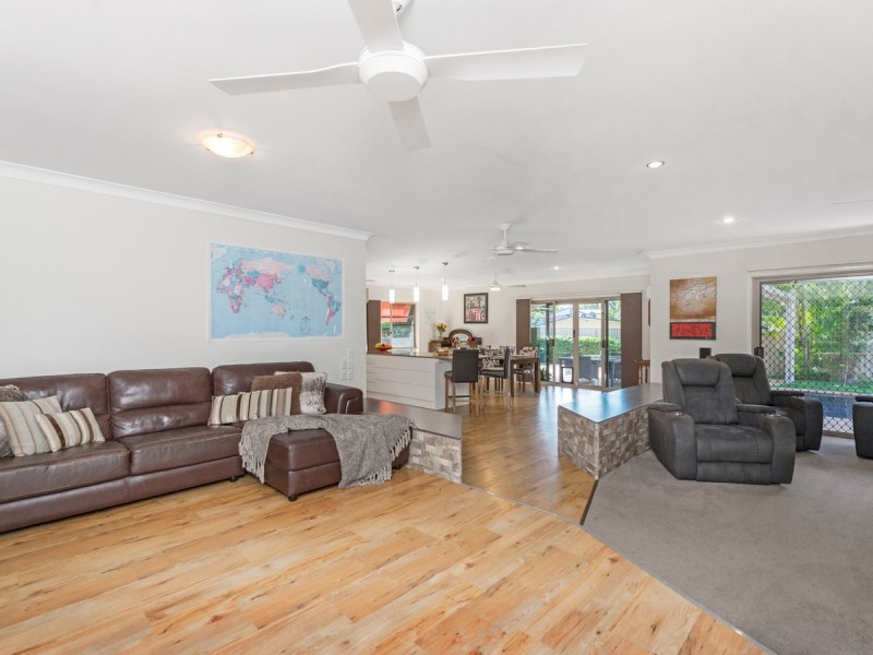 40 Latrobe Avenue, Helensvale QLD 4212