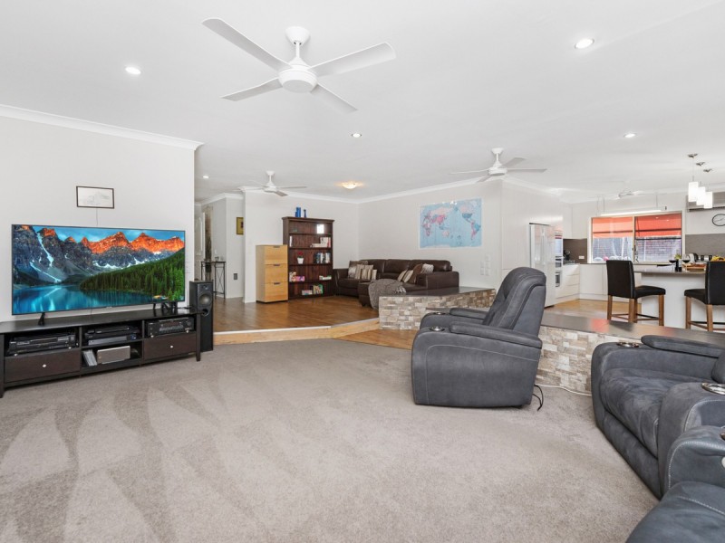 40 Latrobe Avenue, Helensvale QLD 4212