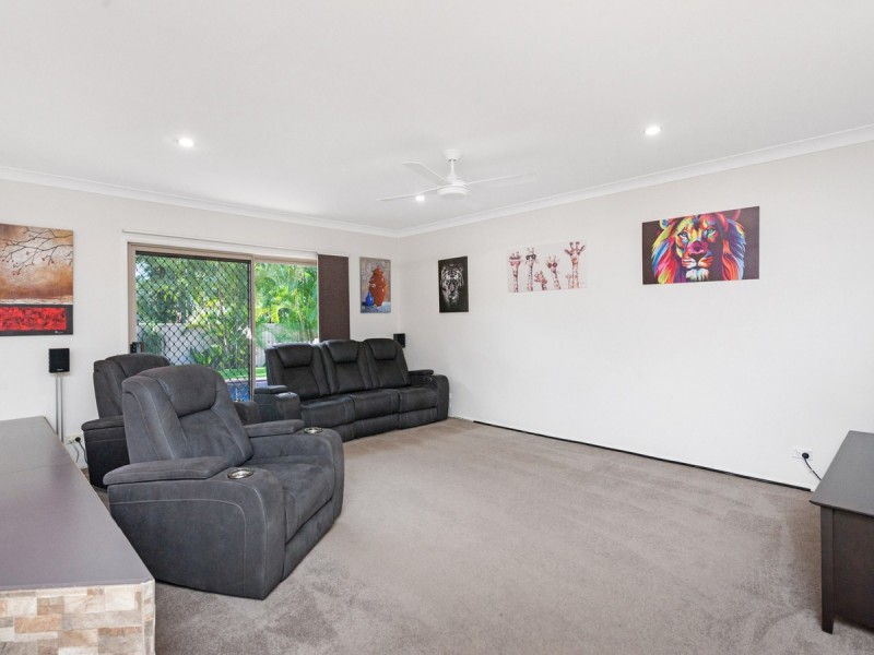 40 Latrobe Avenue, Helensvale QLD 4212