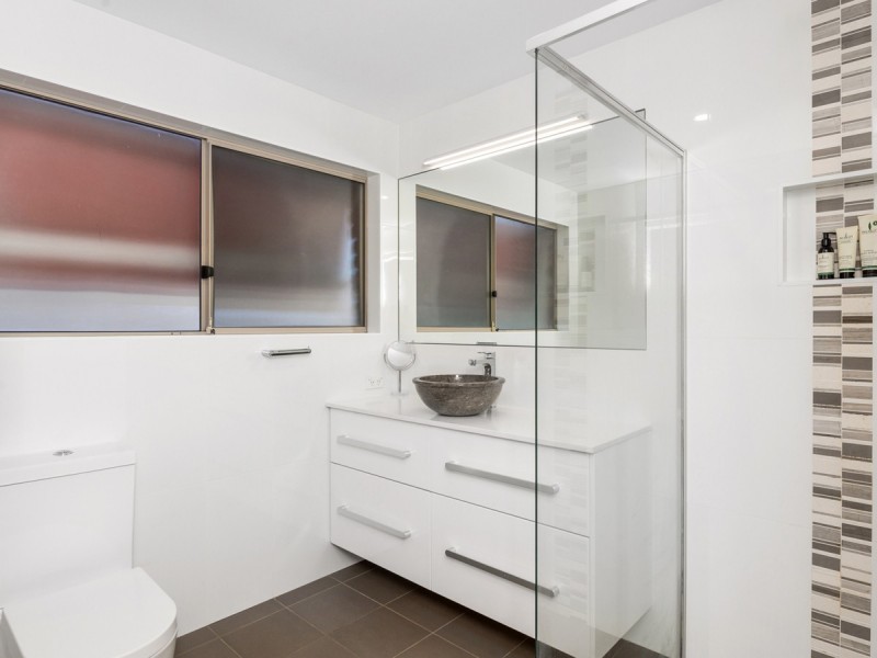 40 Latrobe Avenue, Helensvale QLD 4212