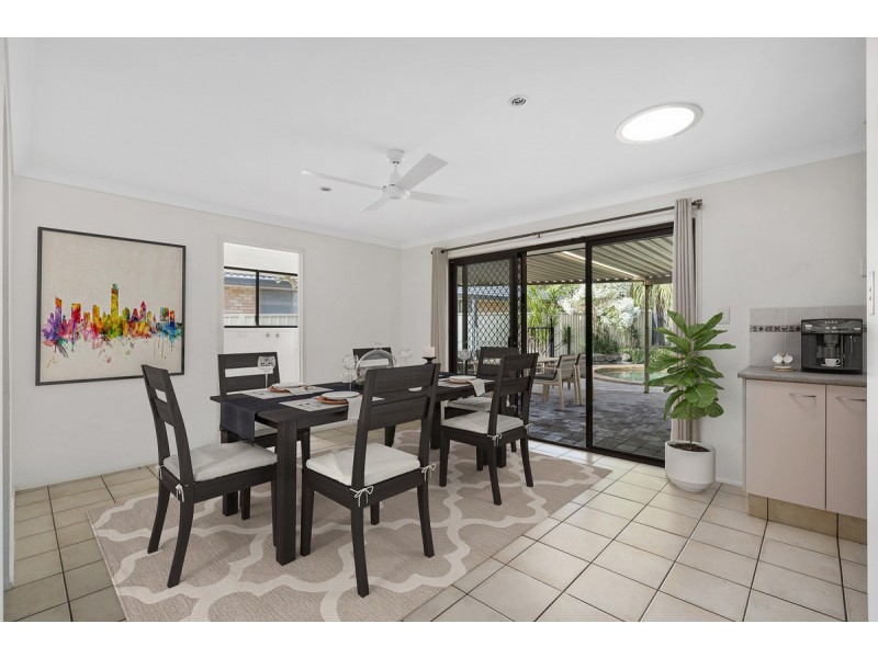 5 Midvale Place, Helensvale QLD 4212