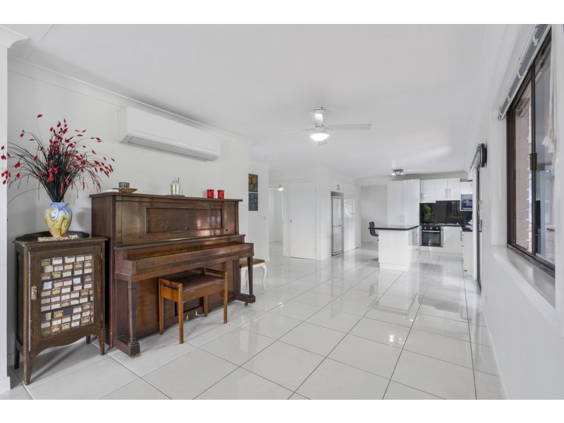 8 Gatton Court, Helensvale QLD 4212