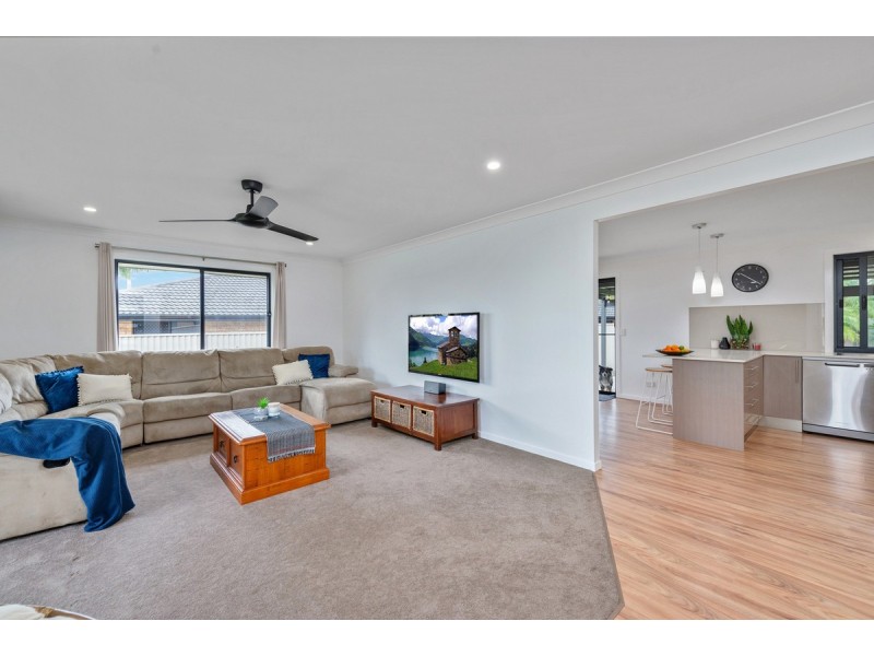 68 Parkes Drive, Helensvale QLD 4212