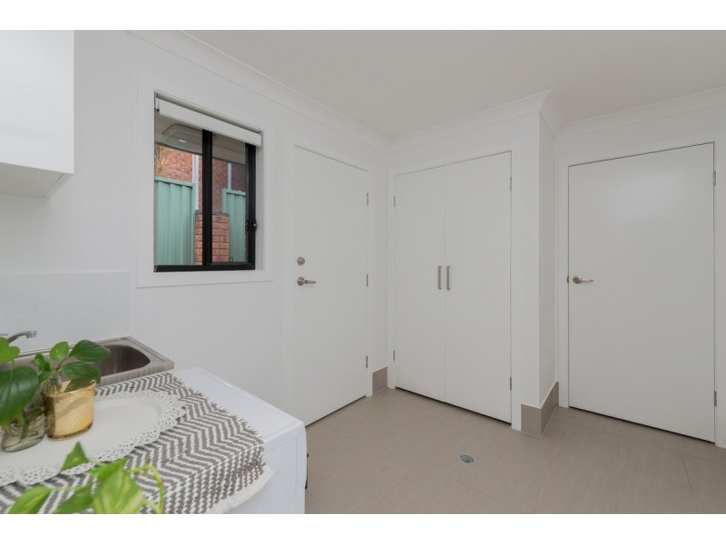 68 Parkes Drive, Helensvale QLD 4212