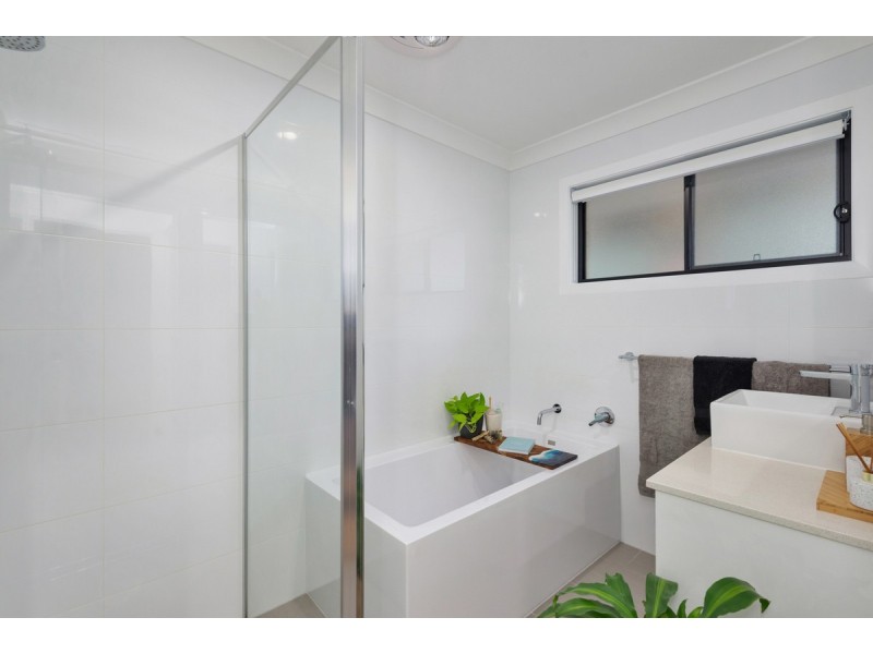 68 Parkes Drive, Helensvale QLD 4212