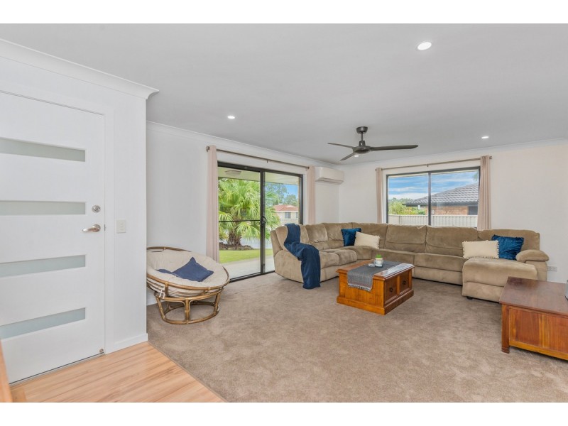 68 Parkes Drive, Helensvale QLD 4212