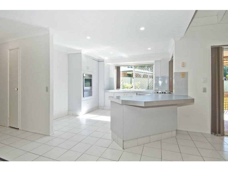 25 Derwent Avenue, Helensvale QLD 4212