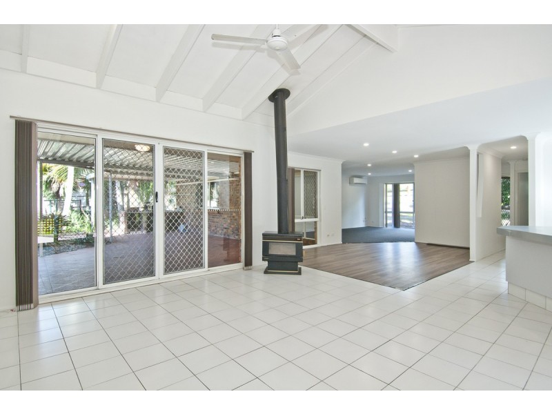 25 Derwent Avenue, Helensvale QLD 4212