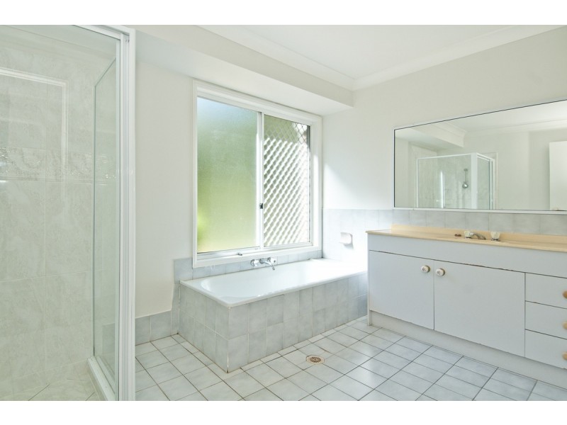 25 Derwent Avenue, Helensvale QLD 4212