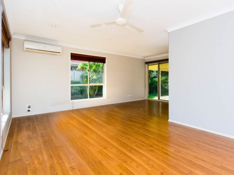 252 Mildura Drive, Helensvale QLD 4212